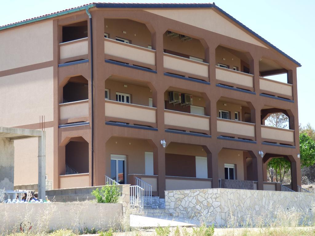 Apartments Glasnovic Vir Exteriér fotografie